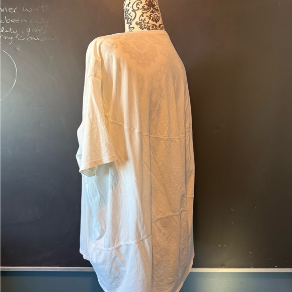 Lululemon Back In Action Tee - Picture 4 of 5